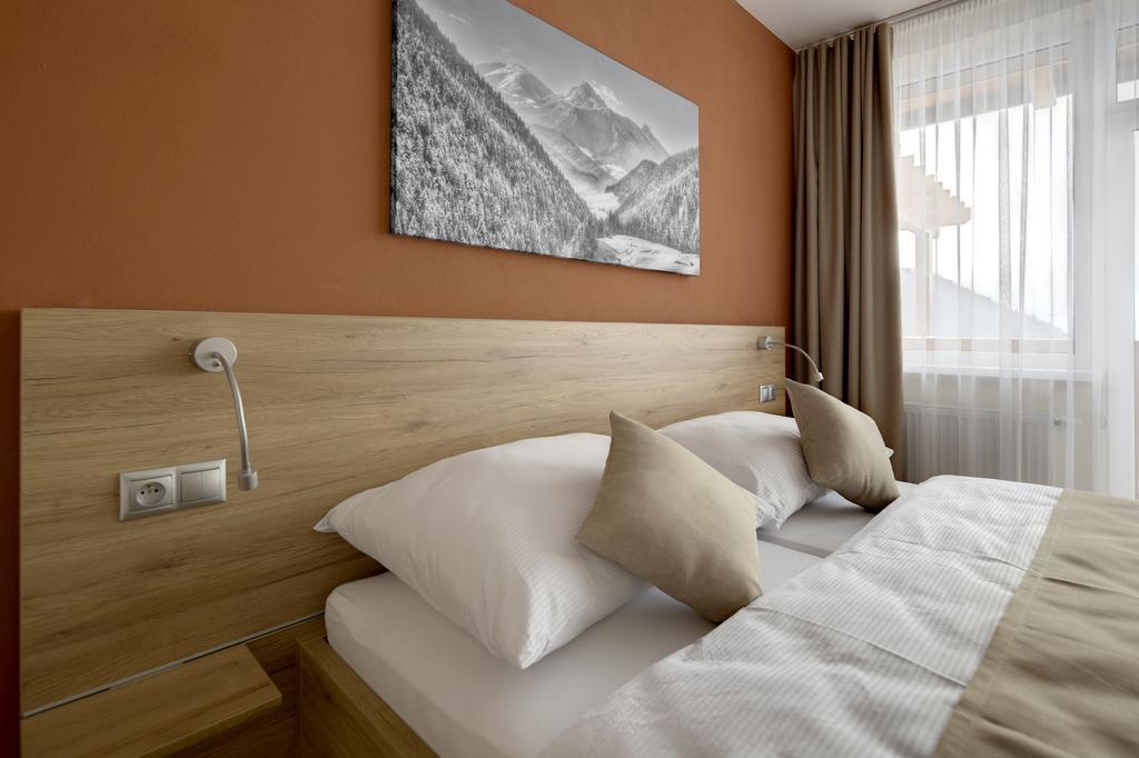 Hotel Havrania Zazriva Bagian luar foto